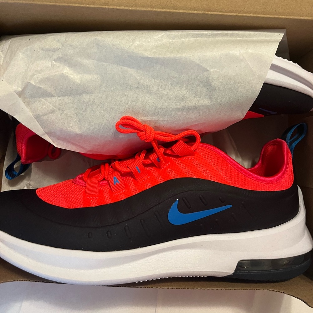 Women’s air max size 7 youth but 9 in women’s.